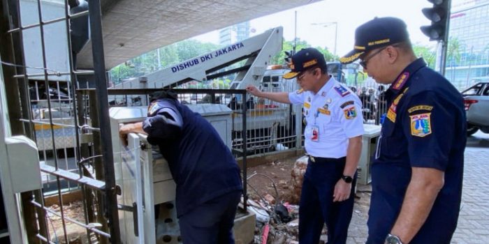 Kabel Tersangkut Truk